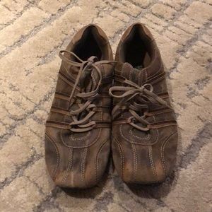 Sketchers 10.5 brown shoes